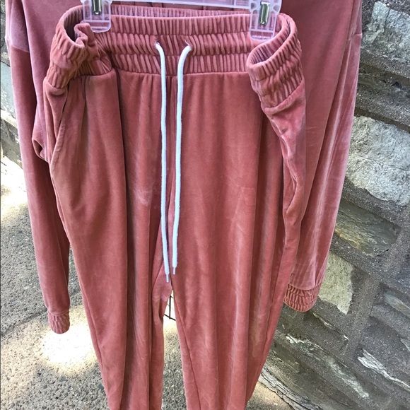 No Boundaries Velour Jogging Set - Picture 5 of 13